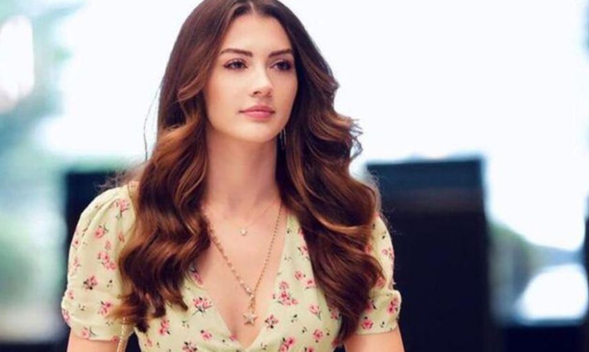 Burcu Özberk’in mayolu pozu nefes kesti! Ünlü oyuncu bu kez açmadık yerini bırakmadı! Erkek takipçilerinden yorum yağdı