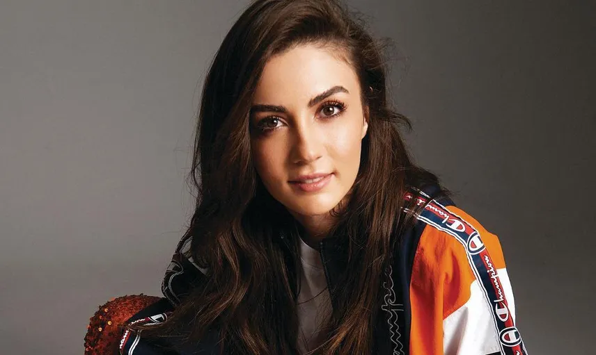 Burcu Özberk’ten Pozitif Paylaşım