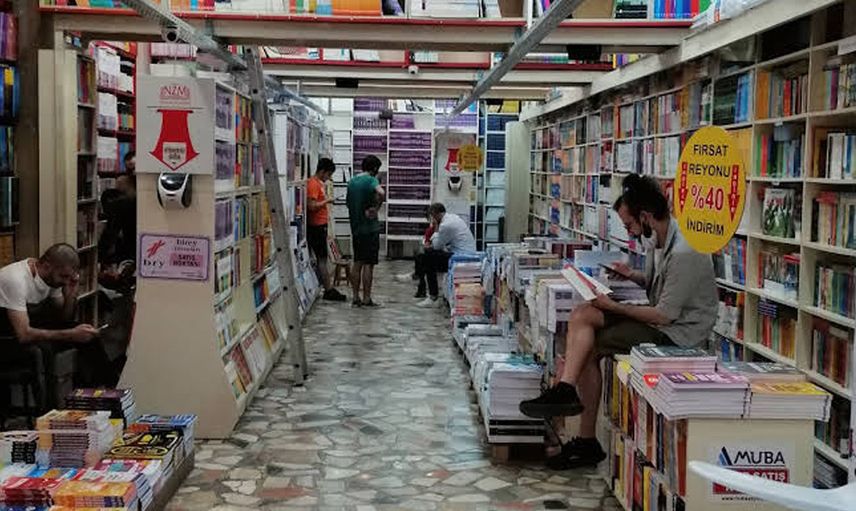 Bursa'da Bir Kitapçıya Bırakılan Not Polisi Harekete Geçirdi