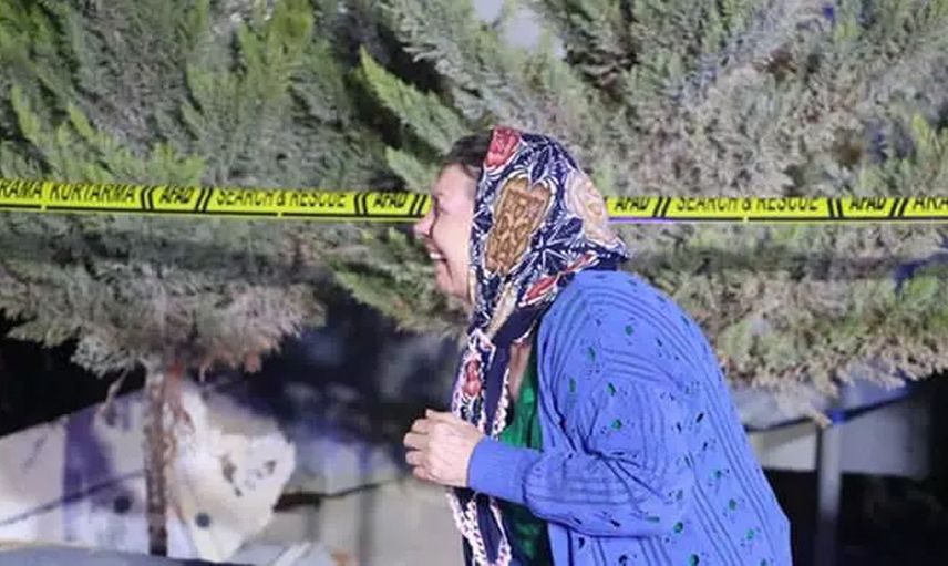 Enkaz yıkıntılarını film seti olarak kullanan Şahsi Meselemiz filmi Hataylıları öfkelendirdi!