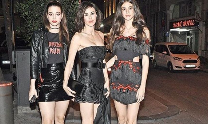 DEFNE SAMYELİ VE KIZLARI
