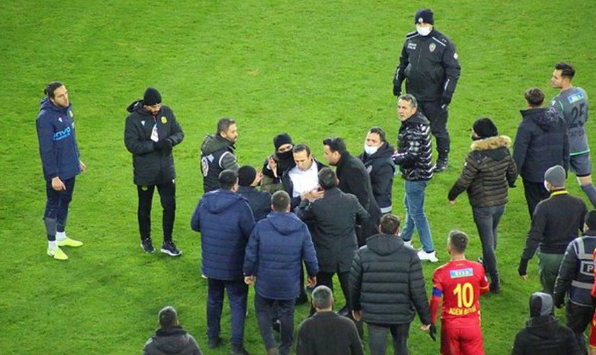 Yeni Malatyaspor - Kayserispor Maçından Sonra Adil Gevrek Hüseyin Göçek'e Saldırdı!