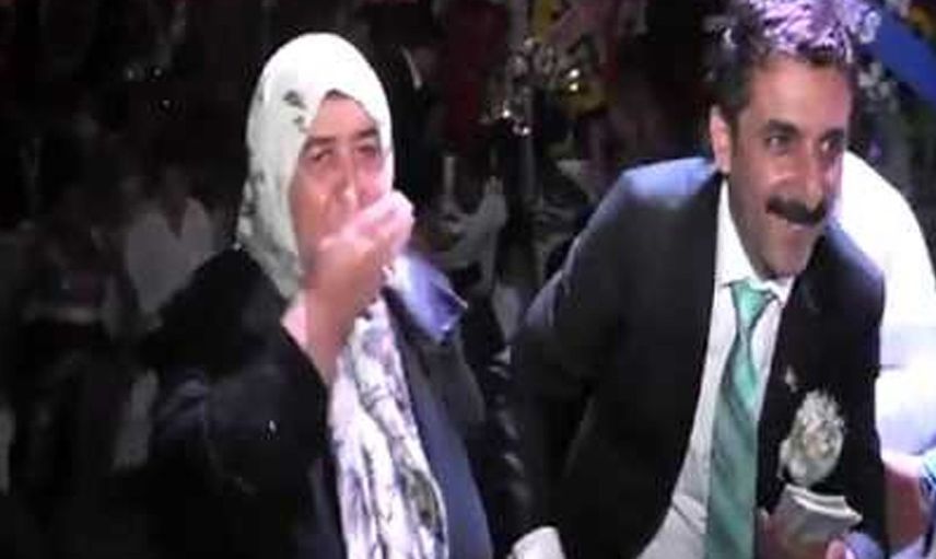 Dostları yalnız bırakmıyor