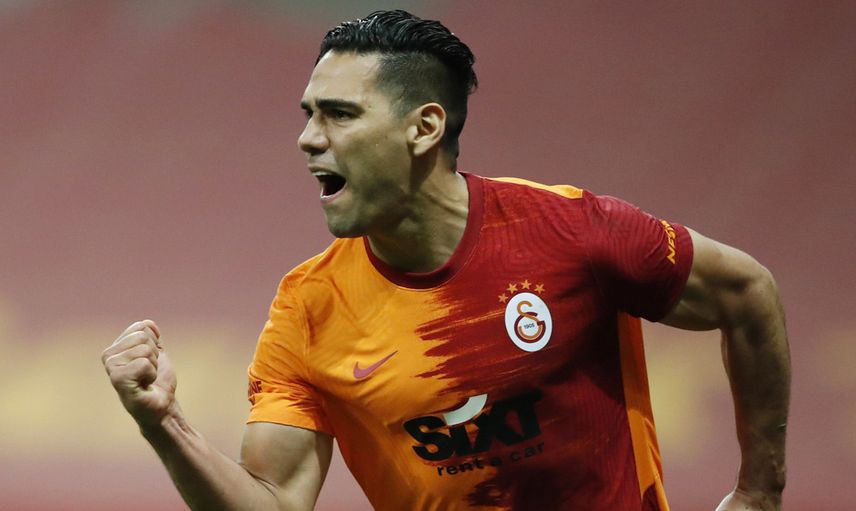 Galatasaray'da Radamel Falcao Krizi!