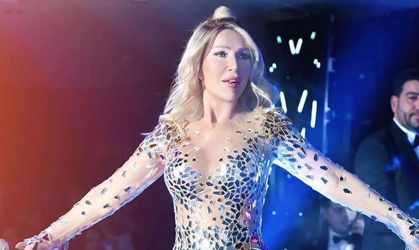 Sabahın Sultanı Seda Sayan'ın programına ünlü şarkıcı ile sevgilisi Çağlar Ökten'in romantik dansı damga vurdu!