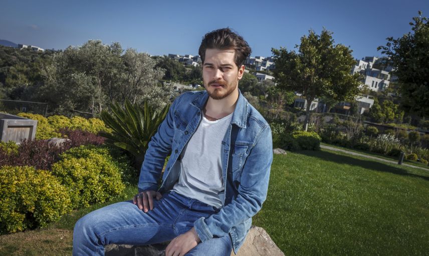 Çağatay Ulusoy ve Duygu Sarışın, Serenay Sarıkaya Yüzünden mi Ayrıldı?