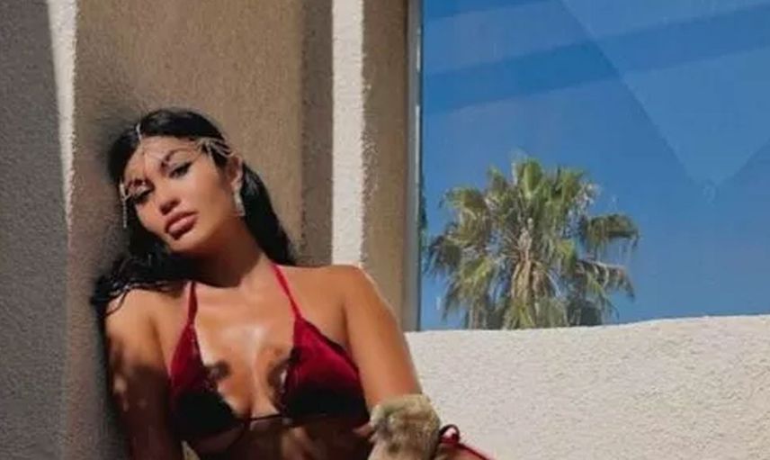 Cansel Çördük yetişkin film yıldızı olma yolunda emin adımlarla ilerliyor! Tangalı pozu gündem oldu... 'Bi Cansel'i çıplak görmemiştik o da oldu tam oldu'