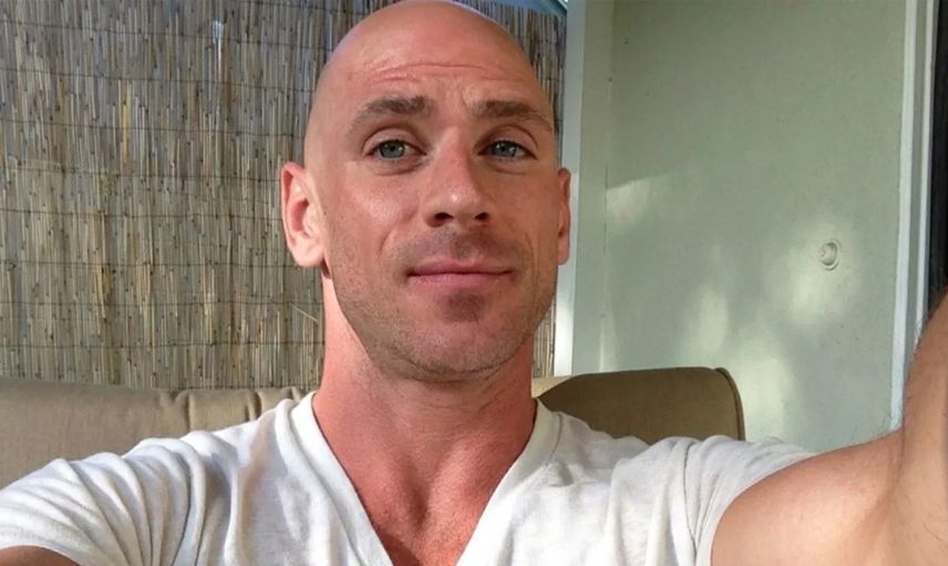 Sıra Johnny Sins'te! Ünlü Oyuncu Uzayda Yetişkin Filmi Mi Çekecek?