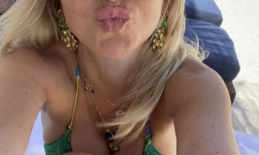 Hadise ile Mehmet Dinçerler'den Tatil Pozları! Kaslarıyla Şov Yaptı