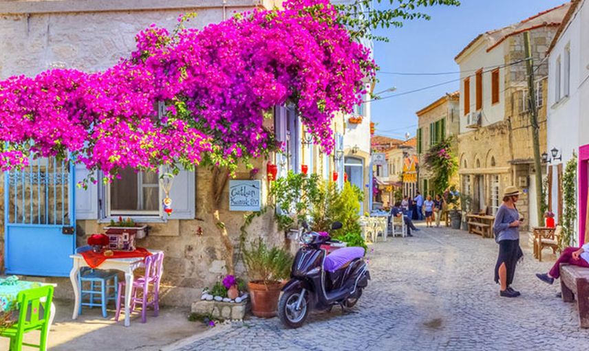 Çeşme Coronavirüs Sonrası Turizm Sezonuna Hazırlanıyor