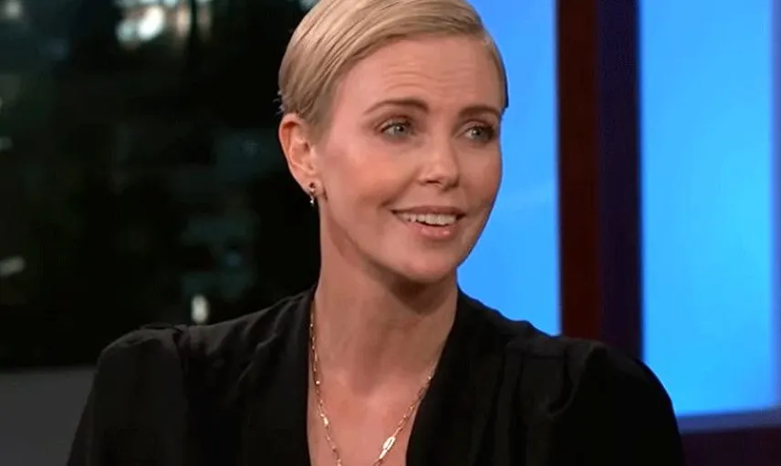 Charlize Theron İlk Sevgilisiyle Olan Anısını Anlatırken Önce Güldü Sonra Ağladı