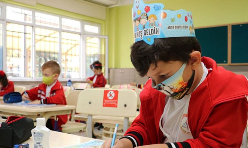 45 Öğretmenin Test Sonucu Pozitif Çıktı 11 Okulda Eğitime Ara Verildi