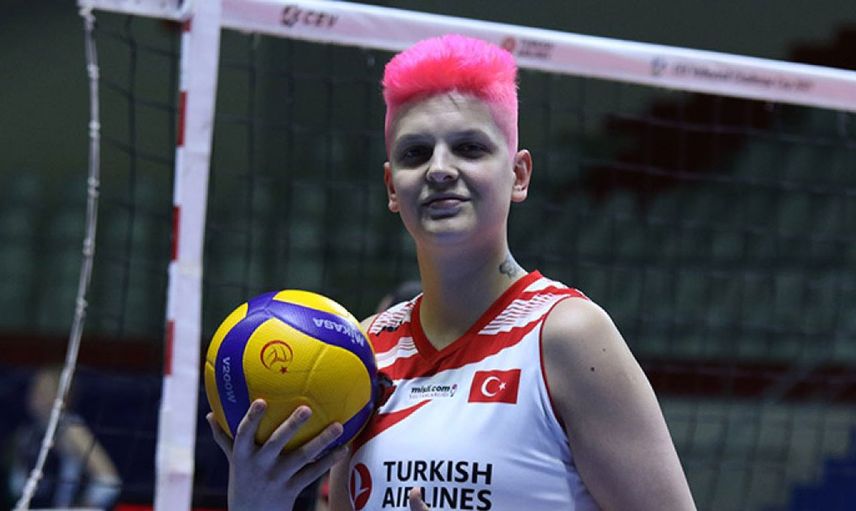 Çorap değiştirir gibi sevgili değiştiriyor! Ünlü voleybolcu Ebrar Karakurt’un yeni aşkı herkesi şaşırttı