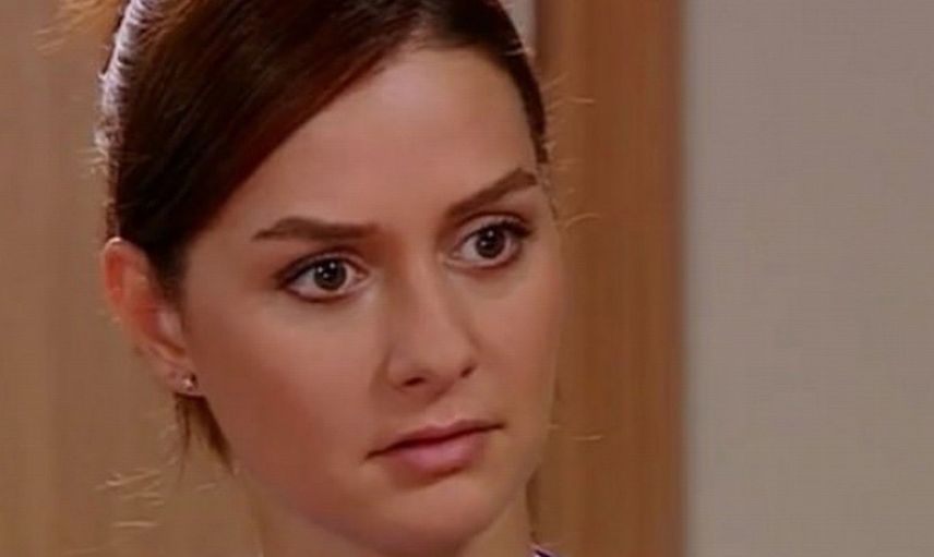 Doktorların Ela'sı Yasemin Özilhan'dan iddialı poz: Üzerine yapışan elbisesi ve harcadığı para şok etti
