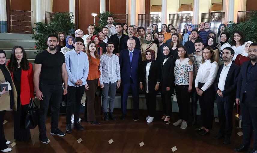 Cumhurbaşkanı Recep Tayyip Erdoğan, Cumhurbaşkanlığı Millet Kütüphanesi’nde gençlerle buluştu!