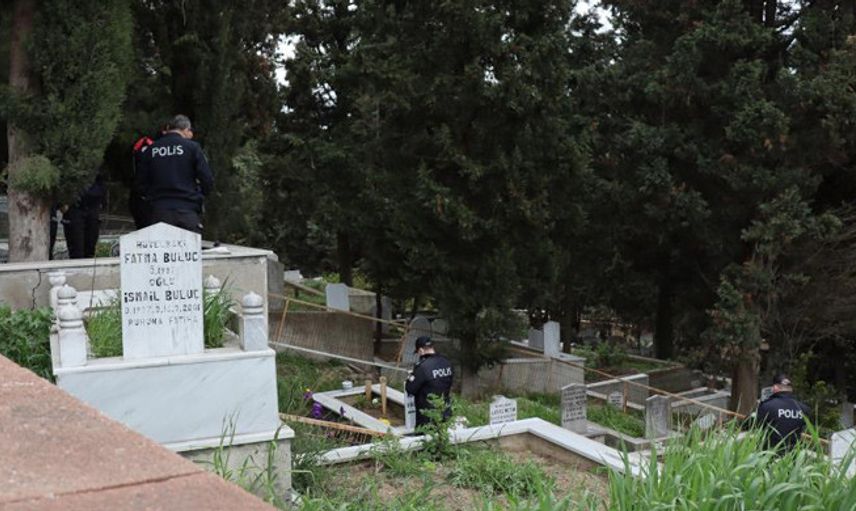 Kocaeli'de Mezarlığı Dua Etmek İçin Gitti, Kayıp Oğlunun Cesedini Buldu