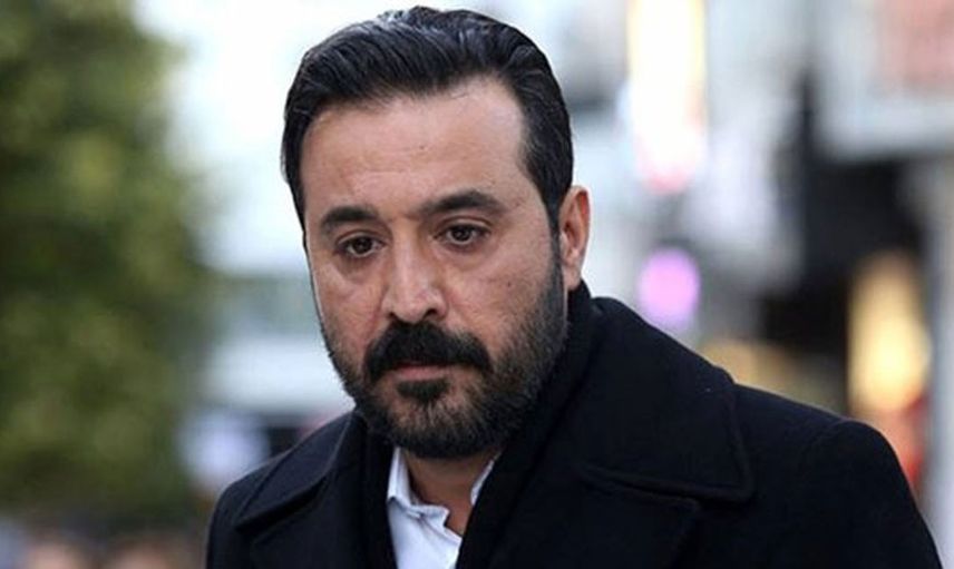 Mustafa Üstündağ çekti eteğini canlı yayında amuda kalktı! 'Her şeyini gördük be adam...'