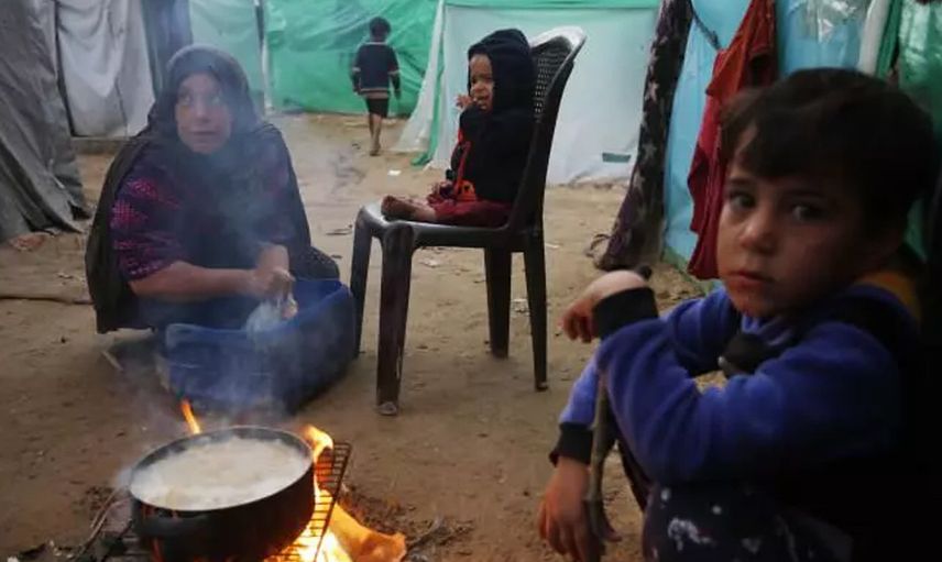 Filistinliler çadırlarda soğuk havayla mücadele ediyor: İşte o yürek yakan görüntüler...