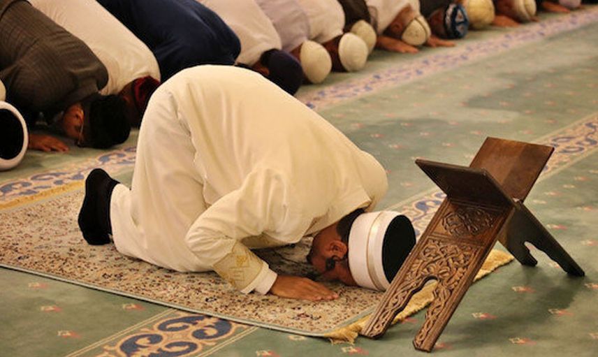 'Eşim namaz kılmıyor ne yapmalıyım' diye sordu. Hocanın adama verdiği cevap herkesi şoke etti