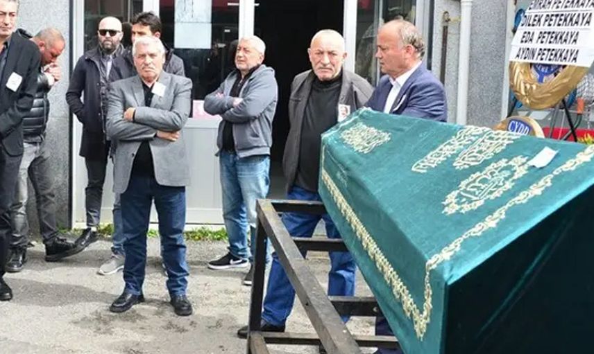 Erkan Petekkaya'nın acı günü: Cenazede talihsiz kaza!