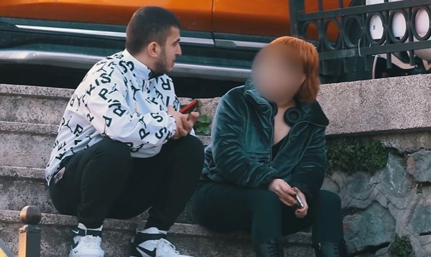 Sosyal medya fenomeninden ahlaksız teklif! Genç kızlara ‘benimkini yer misin’ dedi