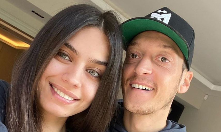 Futbolcunun eşi kimdir?