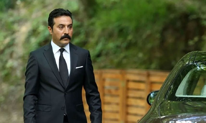 Mustafa Üstündağ çekti eteğini canlı yayında amuda kalktı! 'Her şeyini gördük be adam...'
