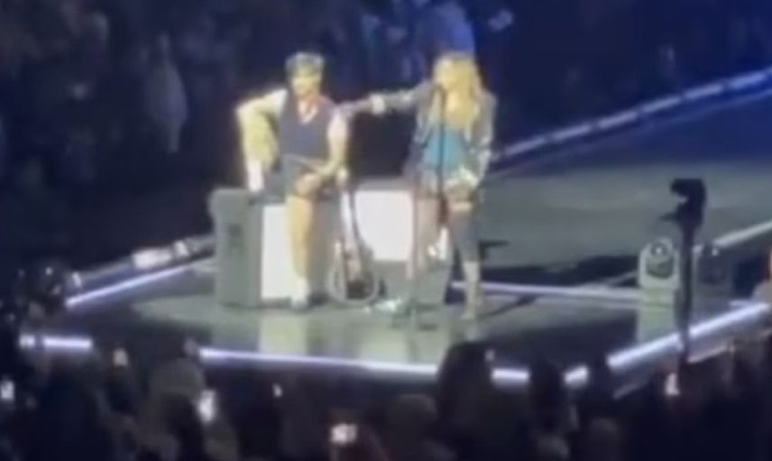 Dünyaca ünlü şarkıcı Madonna'ya tepkiler çığ gibi büyüyor: Tekerlekli sandalyedeki hayranını azarladı! ''Neden oturuyorsun? Ayağa kalk''