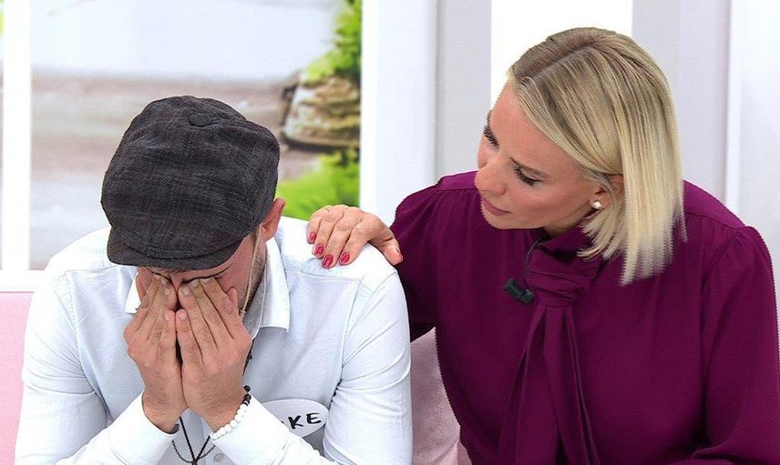 Esra Erol gözyaşlarına boğuldu: 24 yıl sonra öz anne ve babasını bulan Berke Kalem’in duygusal anları