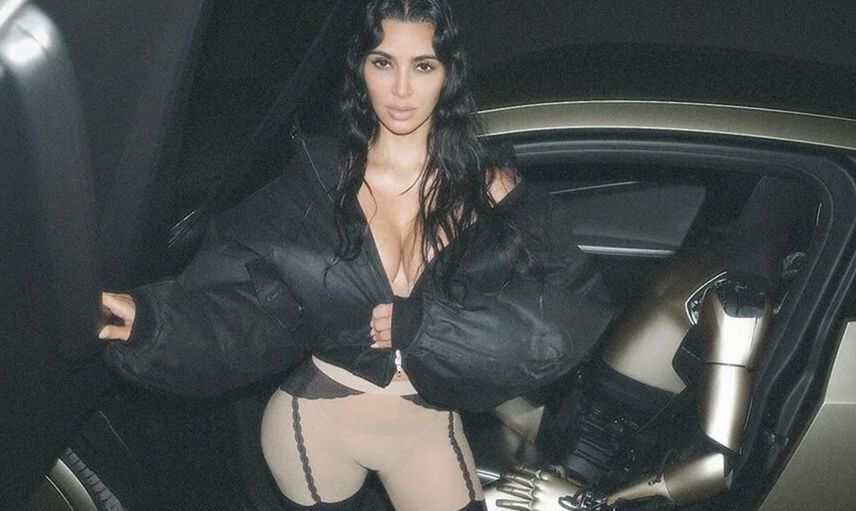 Kim Kardashian'ın, Elon Musk'ın robotuyla sıcak pozları gündem oldu