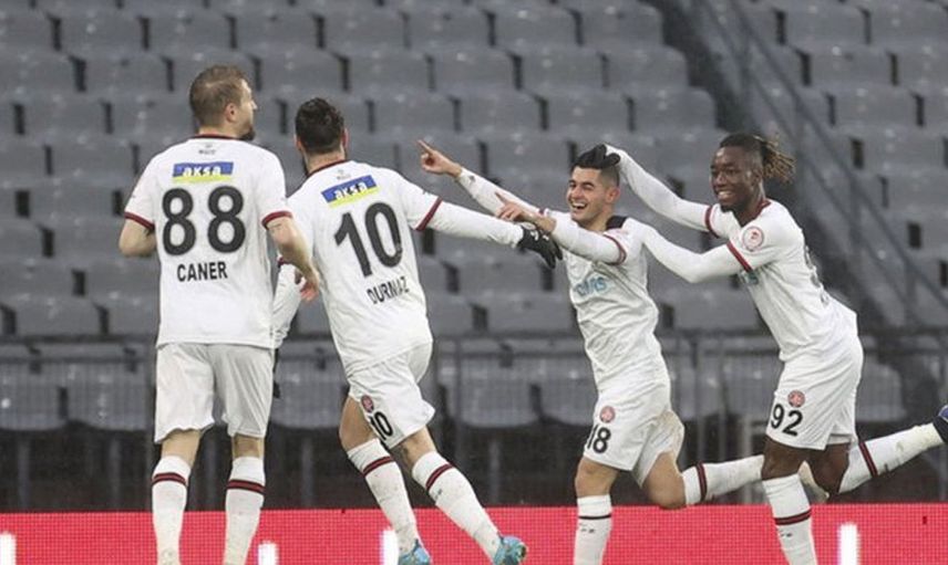 Fatih Karagümrük'ün Kalecisi Emiliano Viviano Açıklamalarıyla Büyük Ses Getirdi!