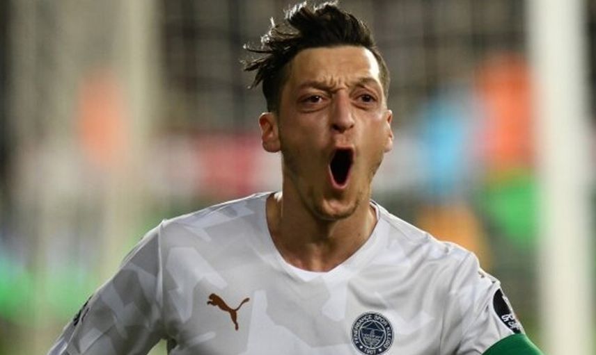Fenerbahçe'de Mesut Özil Endişesi Yaşanıyor!