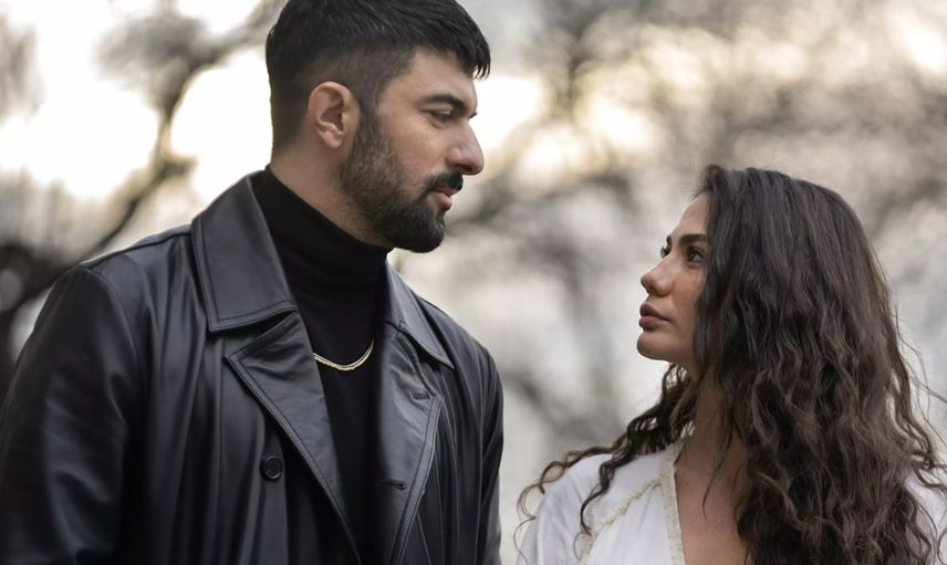 Demet Özdemir ve Engin Akyürek’ün ateşli sahnesi Adım Farah dizisine damga vurdu