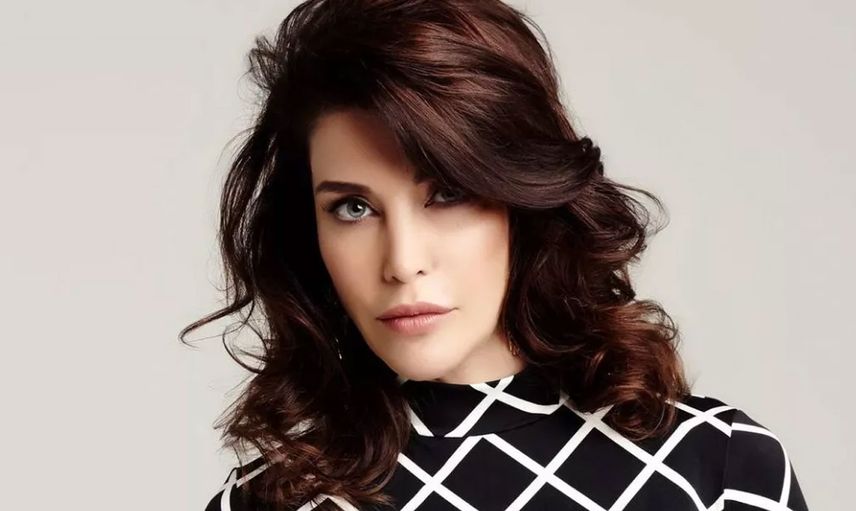 Deniz Akkaya'nın Sırrı Ortaya Çıktı! Güzelliğiyle Yıllara Meydan Okuyor