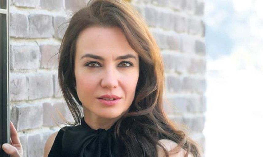 Deniz Uğur Kimdir? 