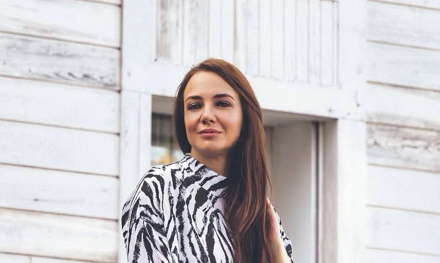 Deniz Uğur Fotoğrafları - Deniz Uğur Resimleri