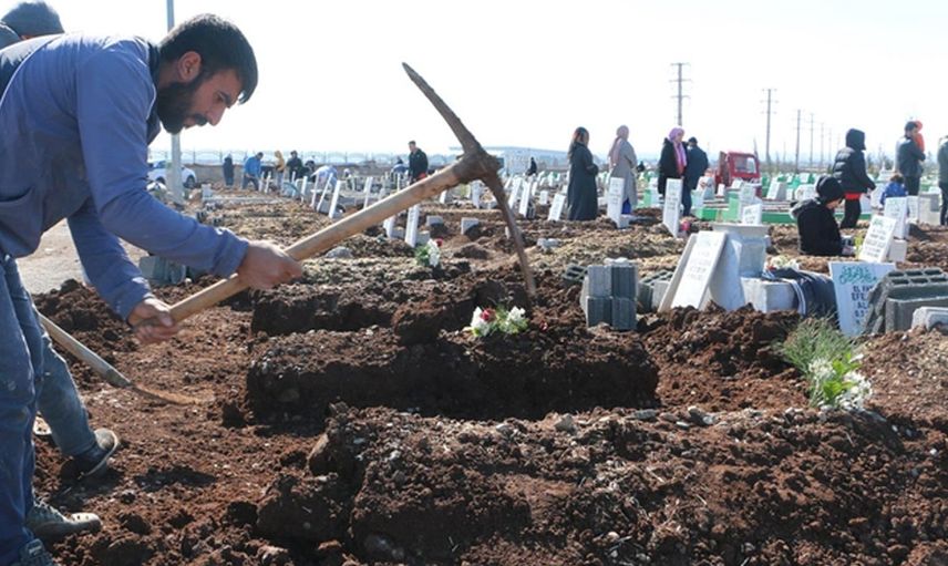 Depremin vurduğu Diyarbakır’dan üzen fotoğraflar: Defin işlemleri başladı