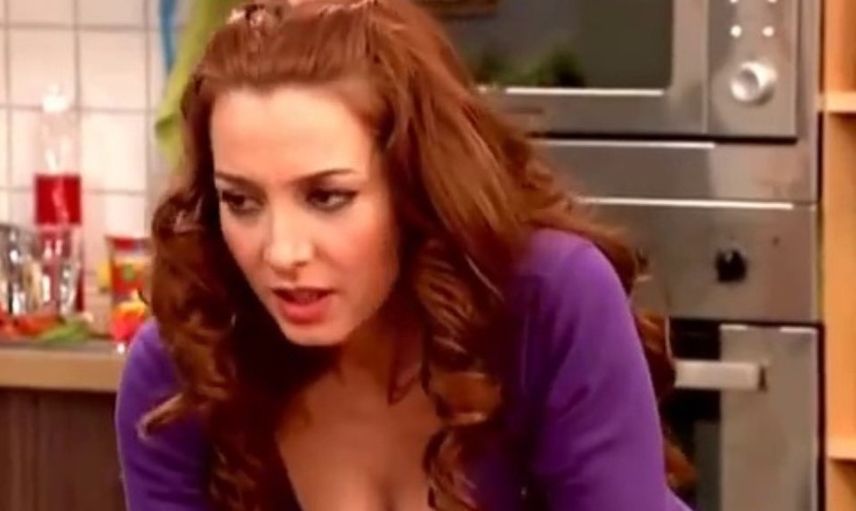 Dolunay Soysert'ten Derin Dekolteli Pozlar