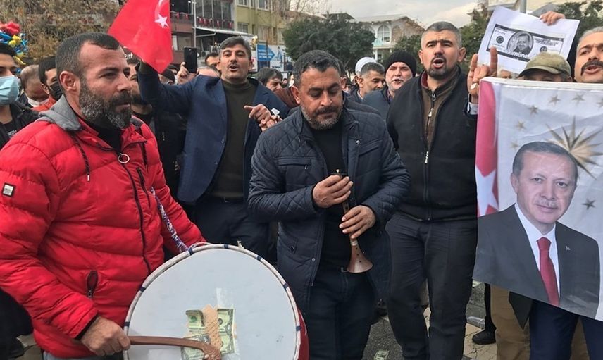 Dövizde Yaşanan Düşüş Yurt Genelinde Sevinç Gösterine Sahne Oldu