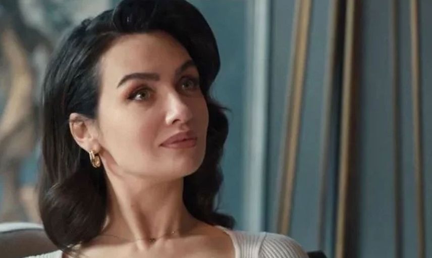 Birce Akalay ünlü oyuncuyla el ele görüntülendi: Aşk orucunu yakışıklı isimle bozdu!