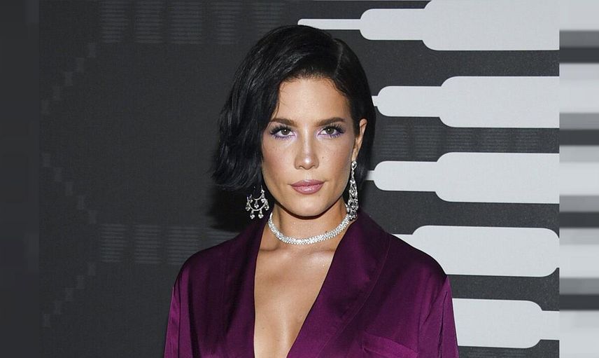 Dünyaca ünlü şarkıcı Halsey Türk sevgilisine verdiği iç çamaşırlı yatak pozları gündem oldu