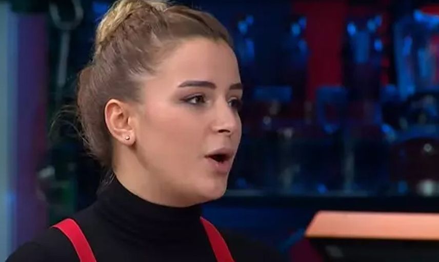 MasterChef'te ipler iyice gerildi! Şeflerin önünde meydan okudu: Bak görürsün, öptürmezsem sana o elleri!