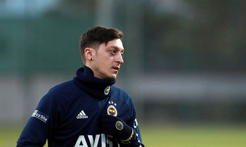 Mesut Özil Transfer İddialarını Yalanladı!