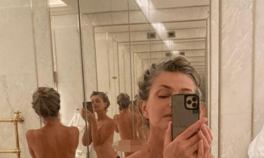 Süper model ayna karşısında cesur pozlar verdi