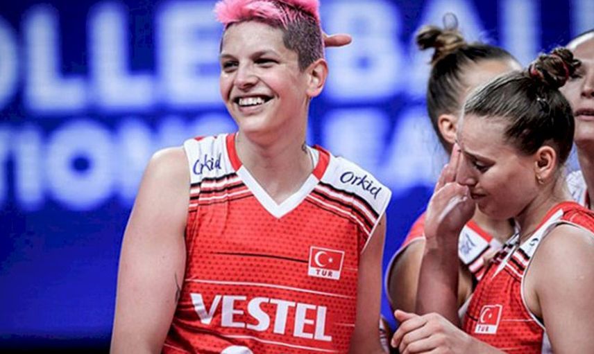 Cinsel eğilimini değiştiren voleybolcu Ebrar Karakurt'un herkesten sakladığı fotoğraflar ifşa oldu