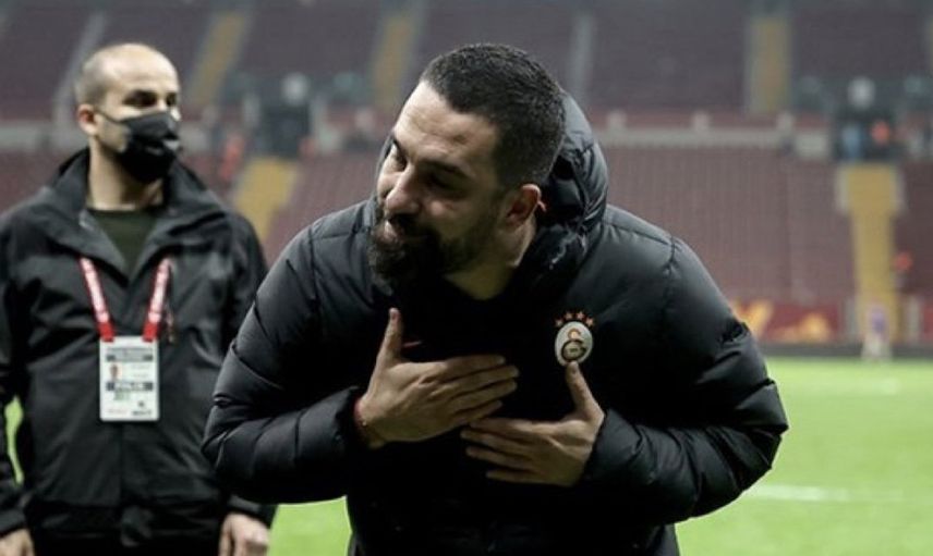 Galatasaray Kaptanı Arda Turan Tepki Çeken Göbeği Hakkında Konuştu