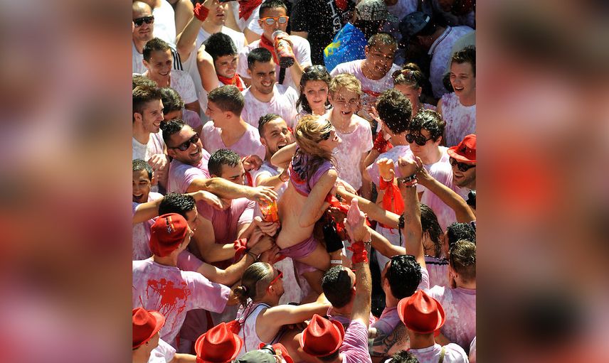 Dünyanın En İlginç Festivalinde Kadınlara Yaptıklarına Akıl Sır Ermiyor