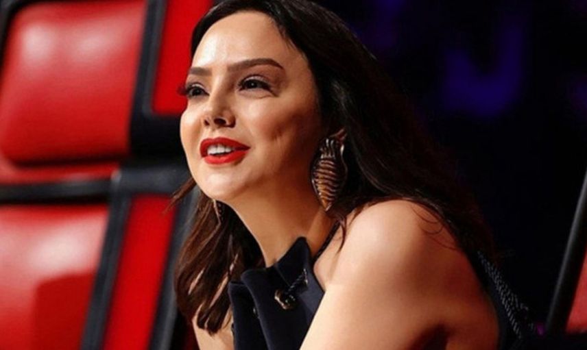 Ebru Gündeş'in alelacele nikah masasına oturmasının sebebi ne? Magazin gündemi bu iddia ile çalkalanıyor!