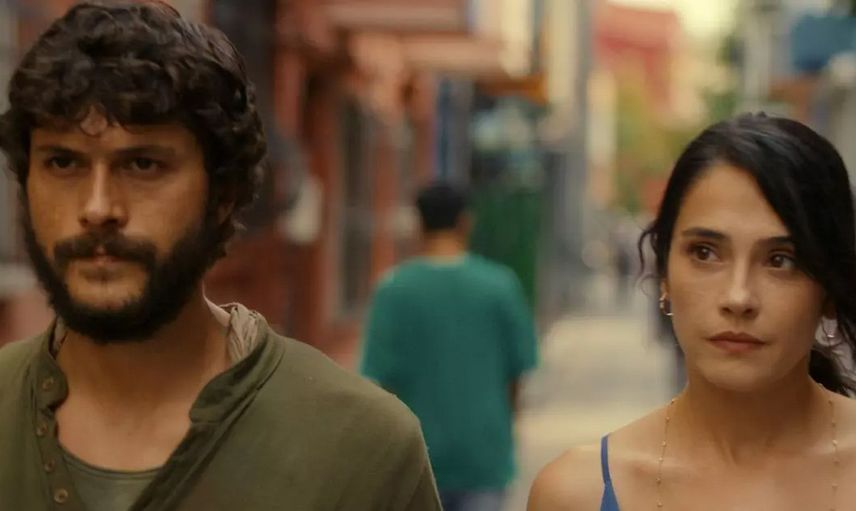 Netflix'in yeni Türk yapımı Kül yayınlandı: Alperen Duymaz ve Funda Eryiğit'in ateşli sahnesi sosyal medyayı salladı!