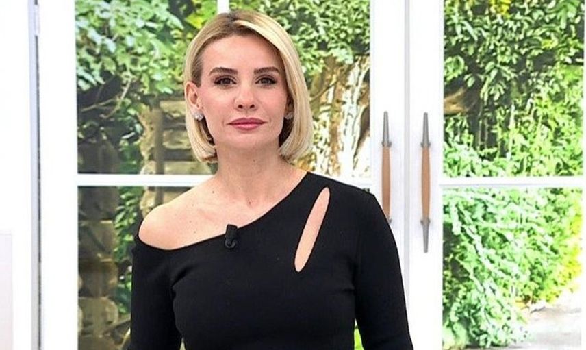 Ekranların fenomen sunucusu Esra Erol’un paylaşımı olay oldu! Kıyafetinin yarısı yok